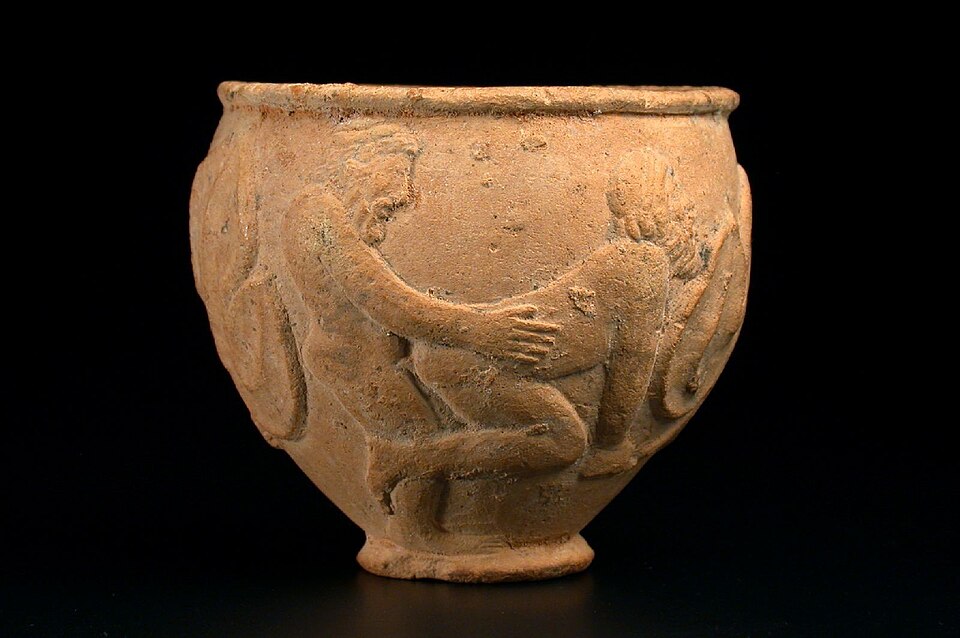 Erotische Szene zwischen zwei bärtigen Männern auf einer griechischen Trinkschale des Triptolemos-Malers, um 470 v. Chr.