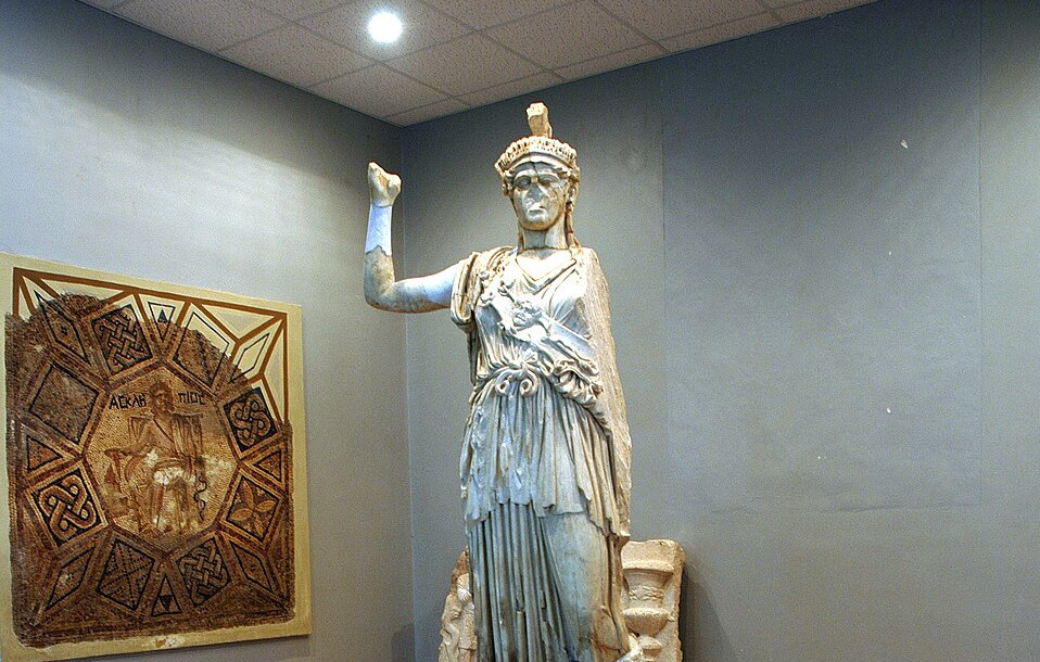 Wandel der Göttinnenverehrung – verstümmelte Kultstatue der Göttin Allat-Athena aus Palmyra