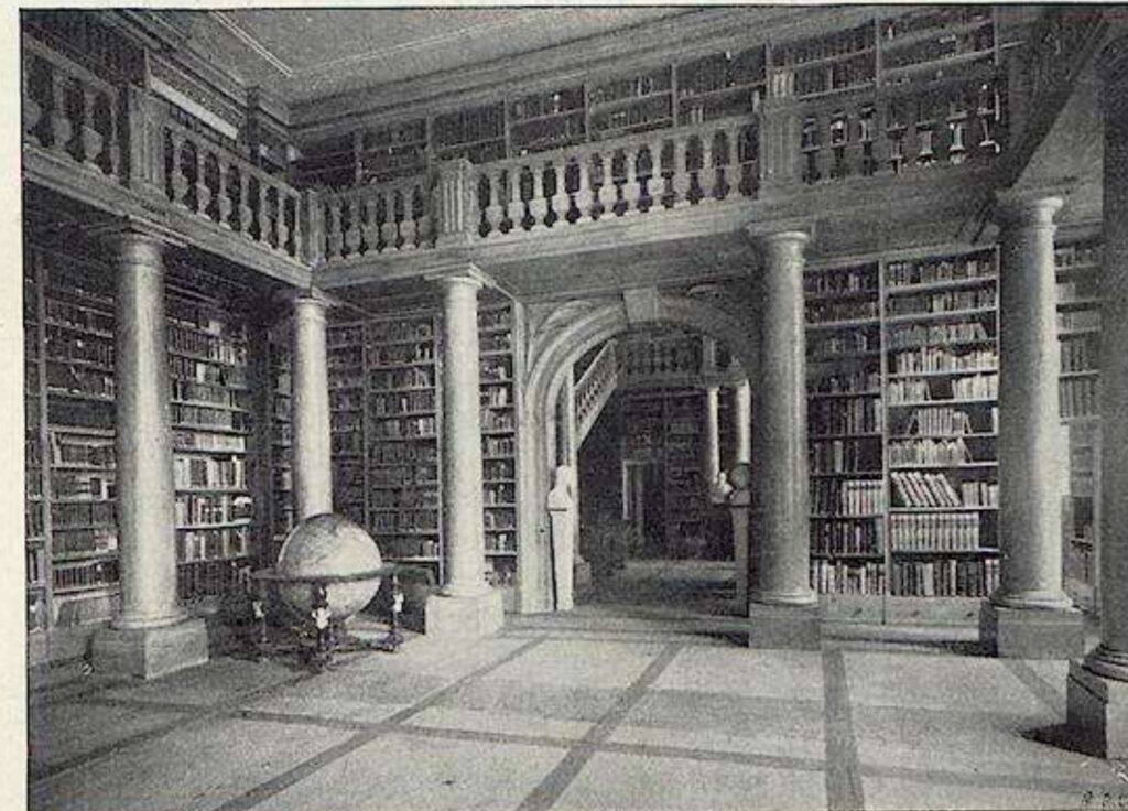 Oberer Büchersaal der Universitätsbibliothek Freiburg im Jahr 1898